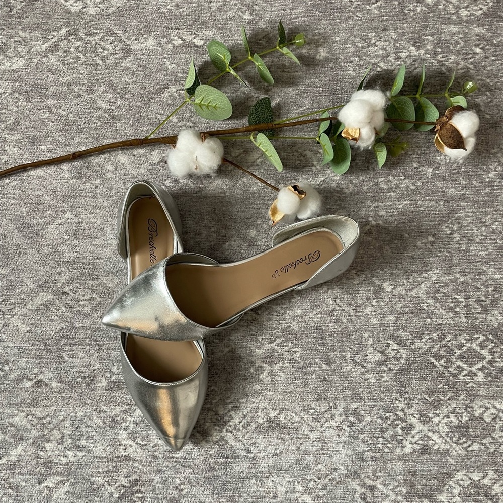 So let metallic flats